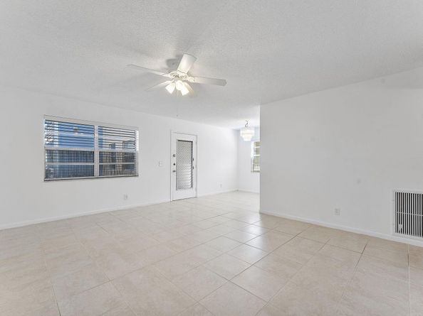877 Flanders S, Delray Beach FL 33484