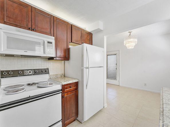877 Flanders S, Delray Beach FL 33484