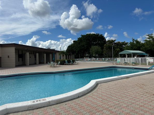 7305 NW 4th Pl 102, Margate FL 33063