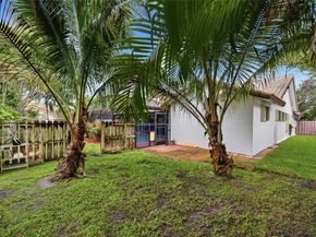10949 NW 1st Manor, Coral Springs FL 33071