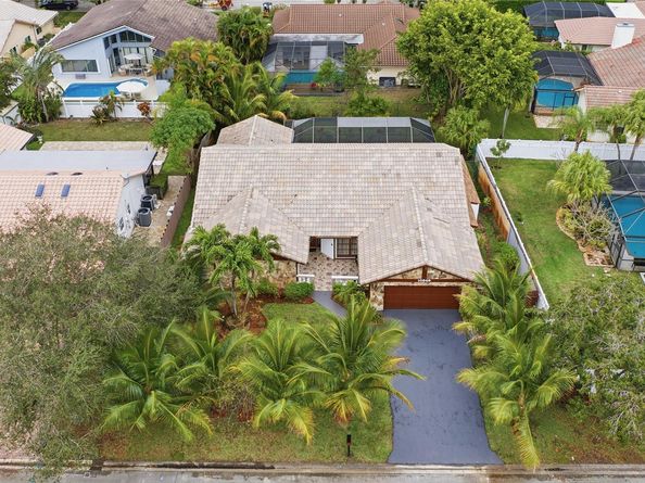 10949 NW 1st Manor, Coral Springs FL 33071