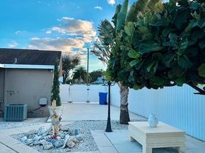 10079 Yeoman Lane, Royal Palm Beach FL 33411