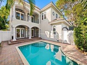 821 SE 2nd Court, Fort Lauderdale FL 33301