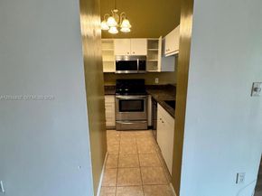 911 Coral Club Drive 911, Coral Springs FL 33071
