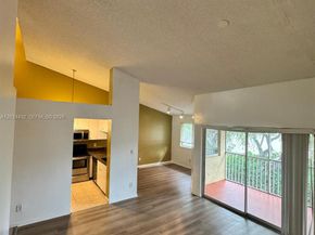 911 Coral Club Drive 911, Coral Springs FL 33071