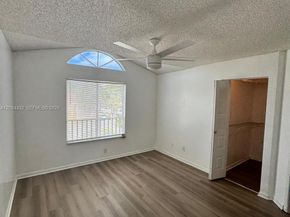 911 Coral Club Drive 911, Coral Springs FL 33071