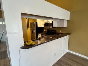 911 Coral Club Drive 911, Coral Springs FL 33071