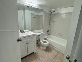 911 Coral Club Drive 911, Coral Springs FL 33071