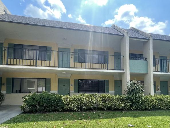 1811 Meadows Circle W, Boynton Beach FL 33436