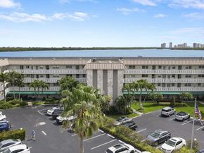 52 Yacht Club Drive 402, North Palm Beach FL 33408