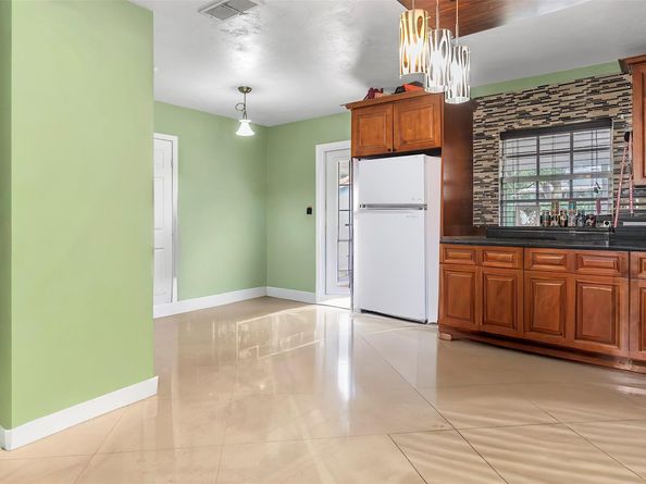 531 NE 61st St, Oakland Park FL 33334