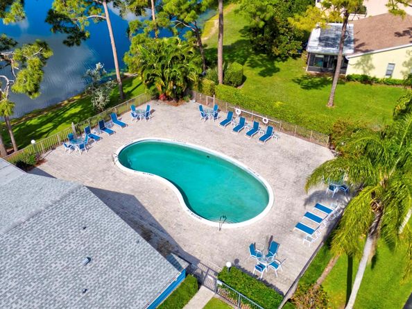 6137 Rainbow Circle, Greenacres FL 33463