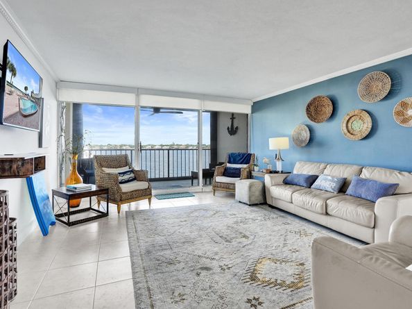 132 Lakeshore Dr 317, North Palm Beach FL 33408