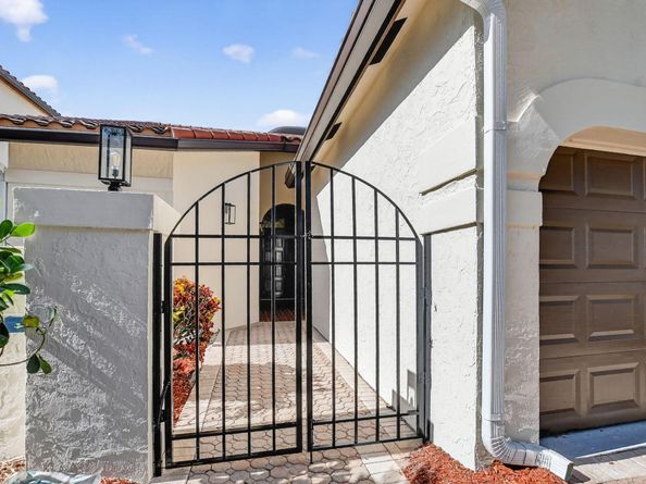 23045 Via Stel, Boca Raton FL 33433