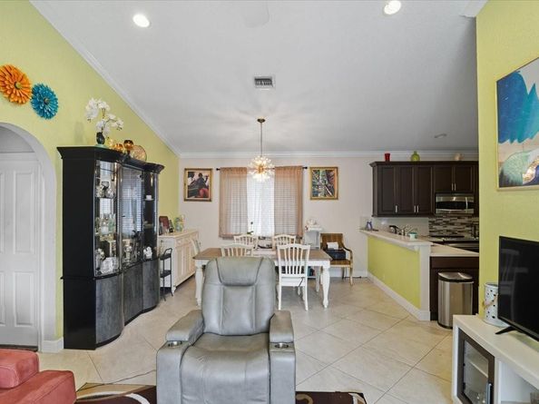 7631 NW 87th Ter, Tamarac FL 33321