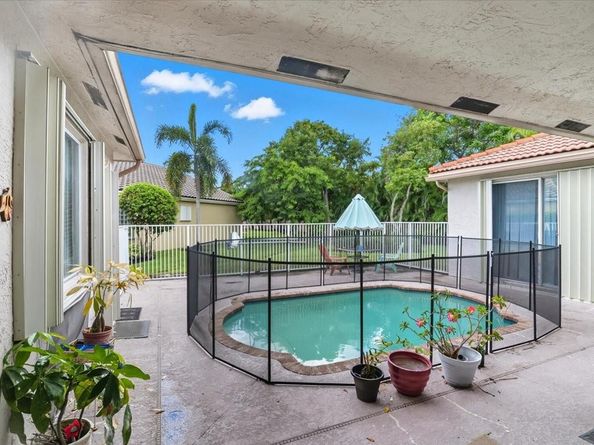 7631 NW 87th Ter, Tamarac FL 33321