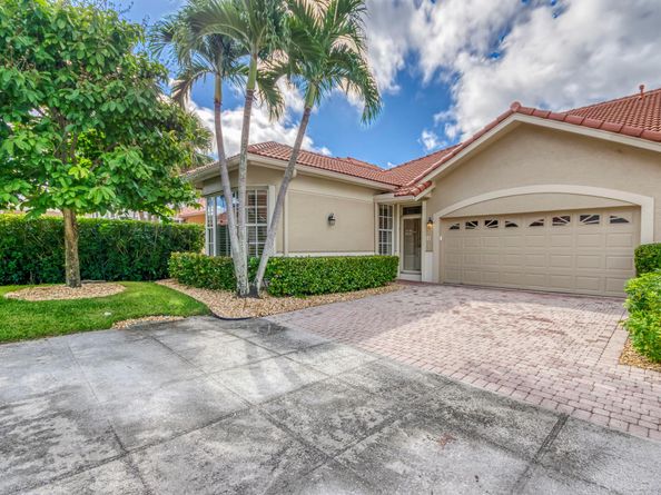 54 Monterey Pointe Drive, Palm Beach Gardens FL 33418