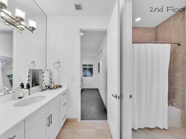 23008 Clear Echo Drive 11, Boca Raton FL 33433