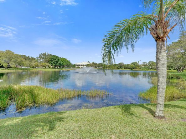 526 5th Terrace, Palm Beach Gardens FL 33418