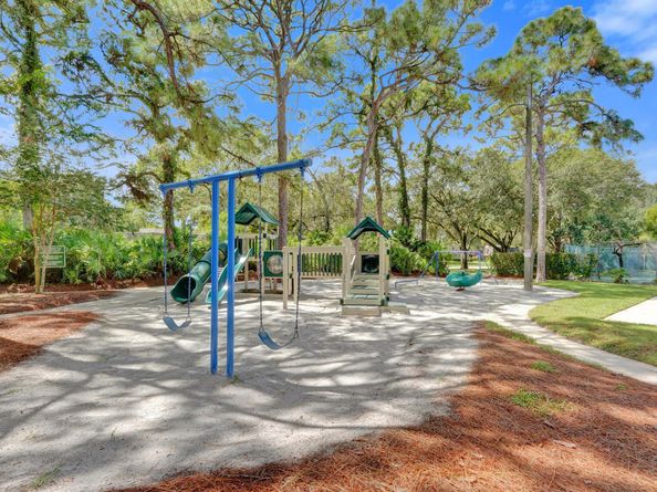 526 5th Terrace, Palm Beach Gardens FL 33418