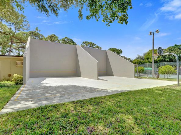 526 5th Terrace, Palm Beach Gardens FL 33418