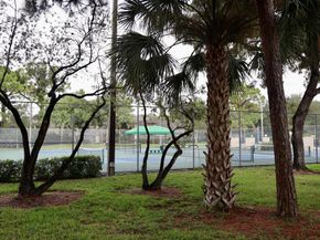 526 5th Terrace, Palm Beach Gardens FL 33418