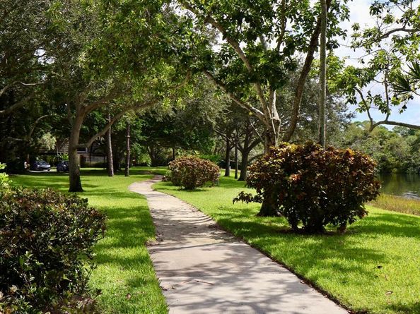 526 5th Terrace, Palm Beach Gardens FL 33418