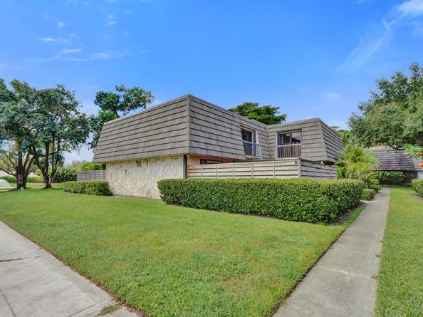 526 5th Terrace, Palm Beach Gardens FL 33418