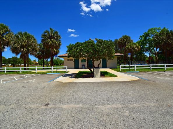 10700 NW 14th St 157, Plantation FL 33322