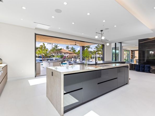 2733 NE 16th St, Fort Lauderdale FL 33304