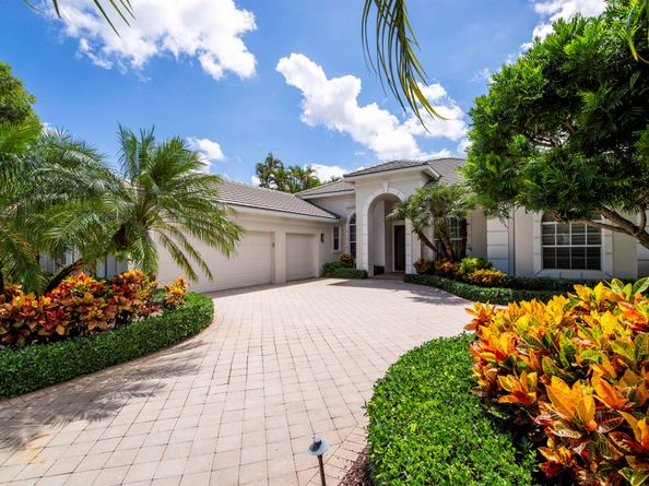 37 Bermuda Lake Drive, Palm Beach Gardens FL 33418