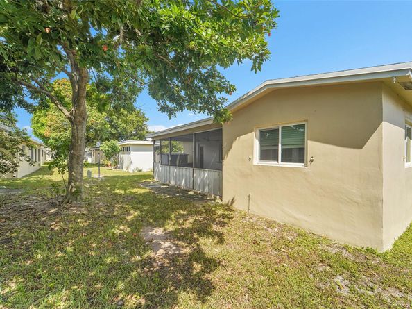960 NW 49th St, Deerfield Beach FL 33064