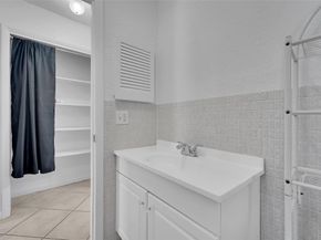 960 NW 49th St, Deerfield Beach FL 33064