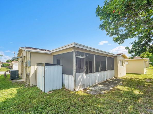 960 NW 49th St, Deerfield Beach FL 33064