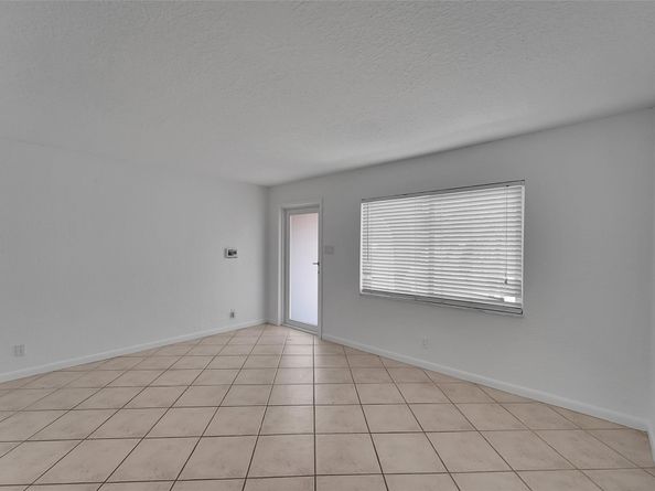 960 NW 49th St, Deerfield Beach FL 33064