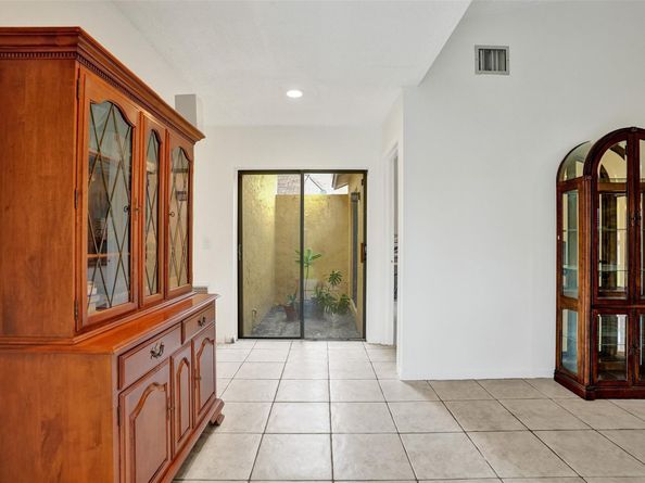 10921 SW 10th Ct, Pembroke Pines FL 33025