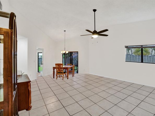 10921 SW 10th Ct, Pembroke Pines FL 33025