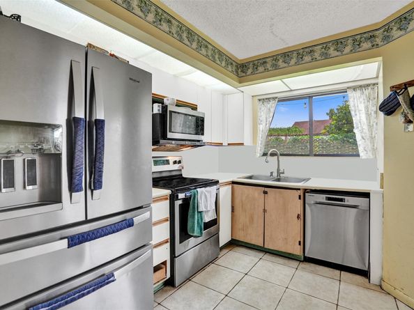 10921 SW 10th Ct, Pembroke Pines FL 33025