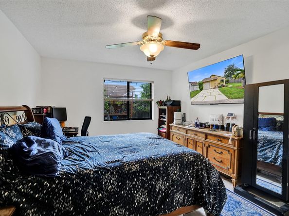 10921 SW 10th Ct, Pembroke Pines FL 33025