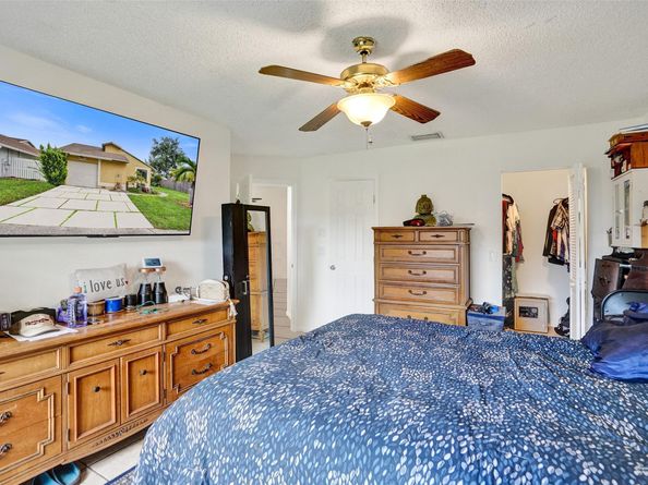 10921 SW 10th Ct, Pembroke Pines FL 33025