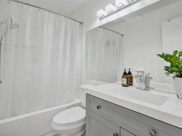 10921 SW 10th Ct, Pembroke Pines FL 33025