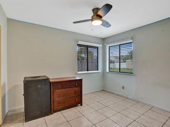 10921 SW 10th Ct, Pembroke Pines FL 33025