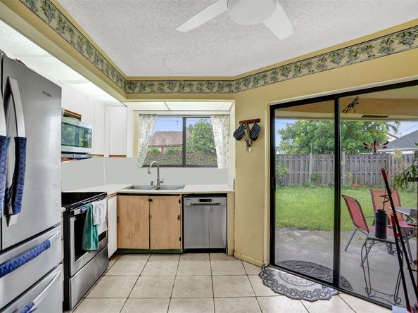 10921 SW 10th Ct, Pembroke Pines FL 33025
