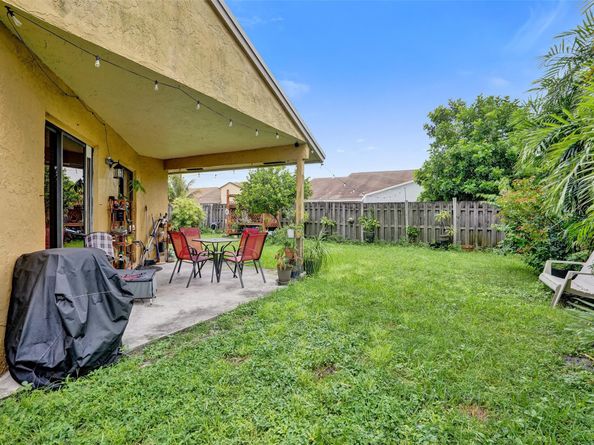 10921 SW 10th Ct, Pembroke Pines FL 33025