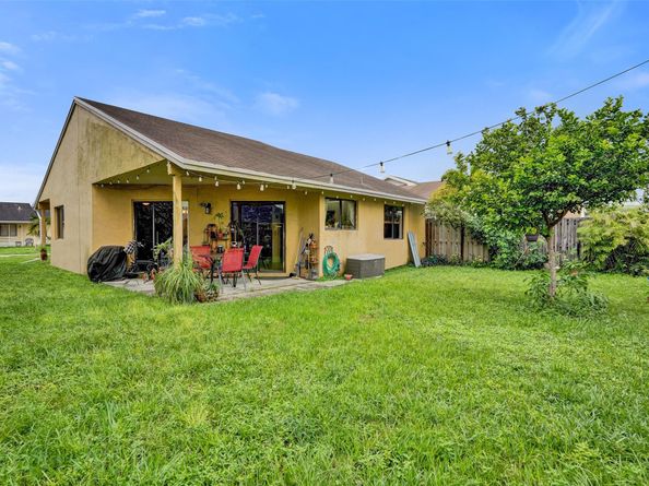 10921 SW 10th Ct, Pembroke Pines FL 33025