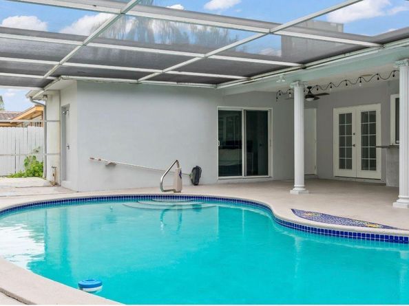 4811 Hayes St, Hollywood FL 33021