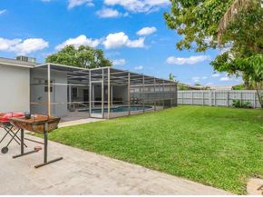4811 Hayes St, Hollywood FL 33021