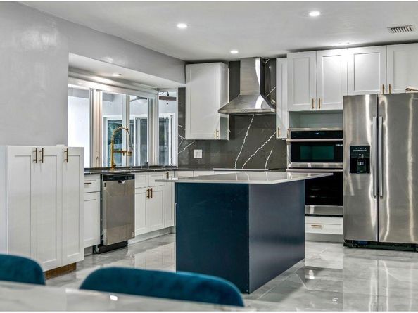 4811 Hayes St, Hollywood FL 33021