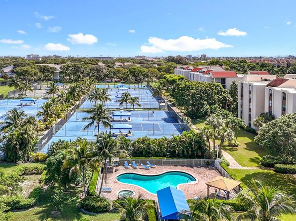 955 Egret Circle 207, Delray Beach FL 33444