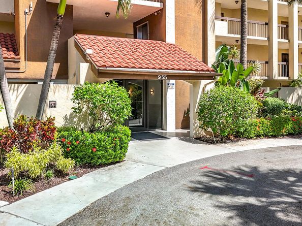 955 Egret Circle 207, Delray Beach FL 33444